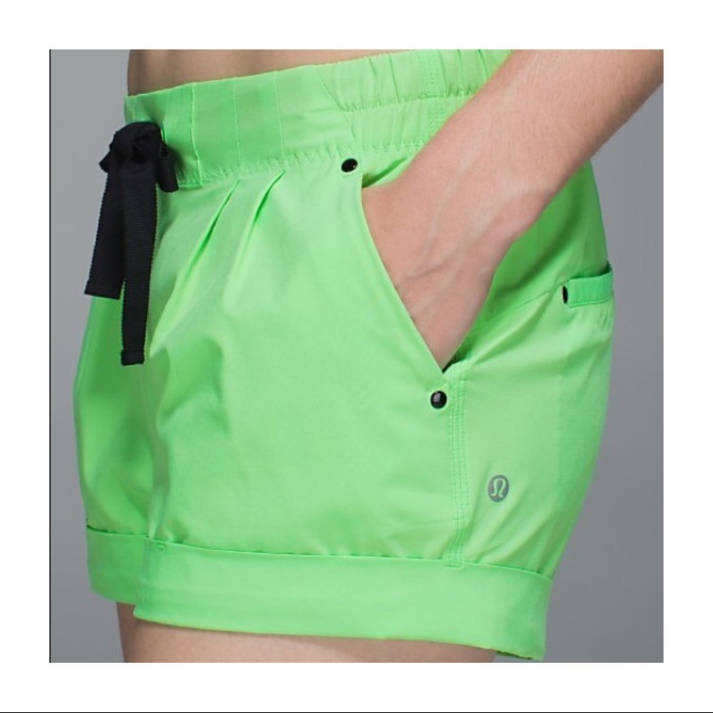 Spring breakaway shorts size 6, lululemon, green
